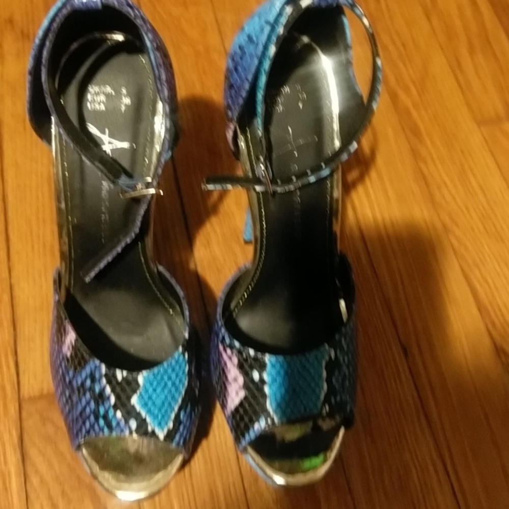 Shoes - Picture 2 of 3